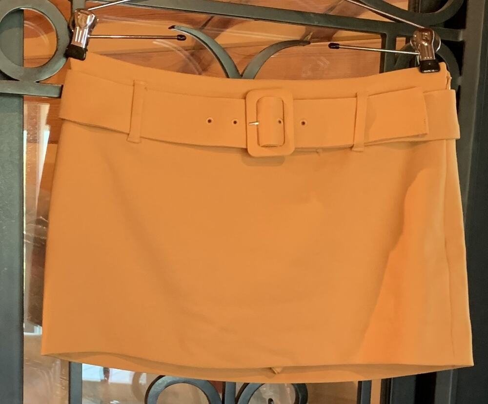 NWT Express Low Rise Twill Belted Mini Skort Honey Mustard Yellow Size 4
